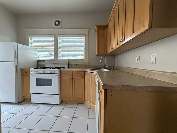 3rd image of 625 E Broadway APT G