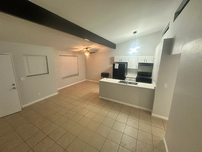569 Campbell St #D — Photo 2
