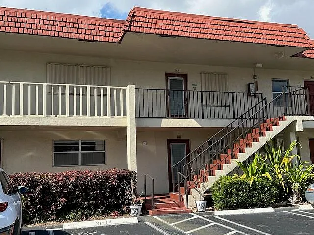 21 Abbey Ln #107