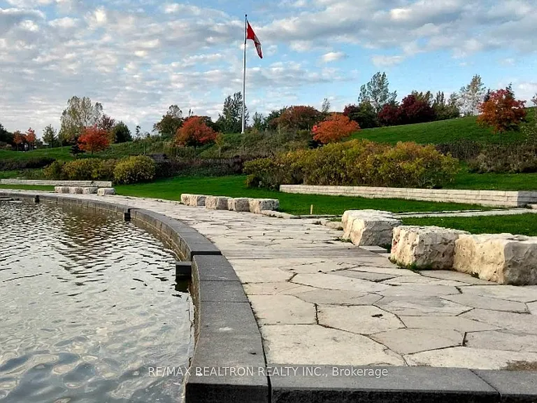 213 Downsview Park Blvd — Photo 24
