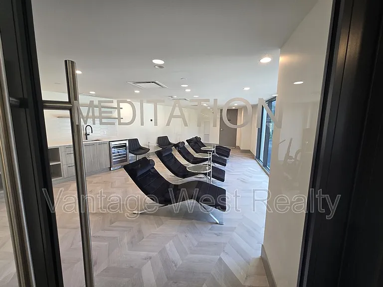 3700 Capozzi Rd #901 — Photo 34