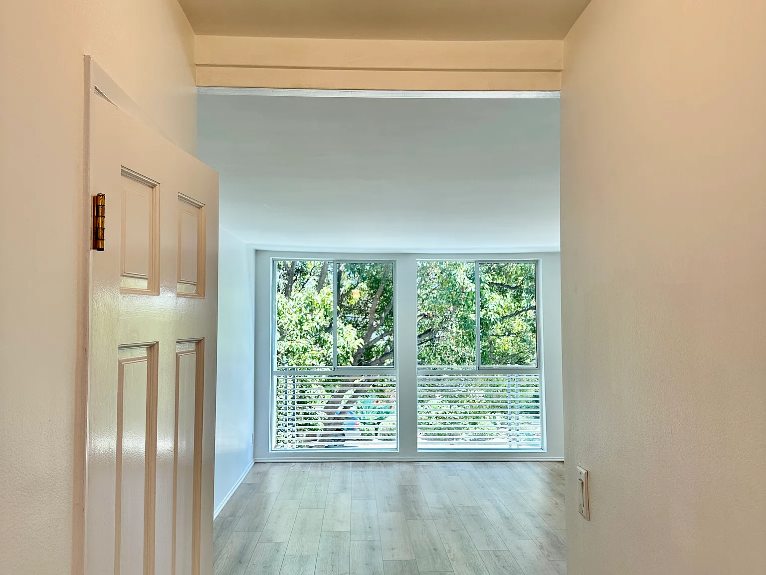 2 bed, 1000 sqft, $5,500 — Photo 2