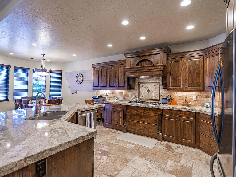 2732 S 4010 W — Photo 22