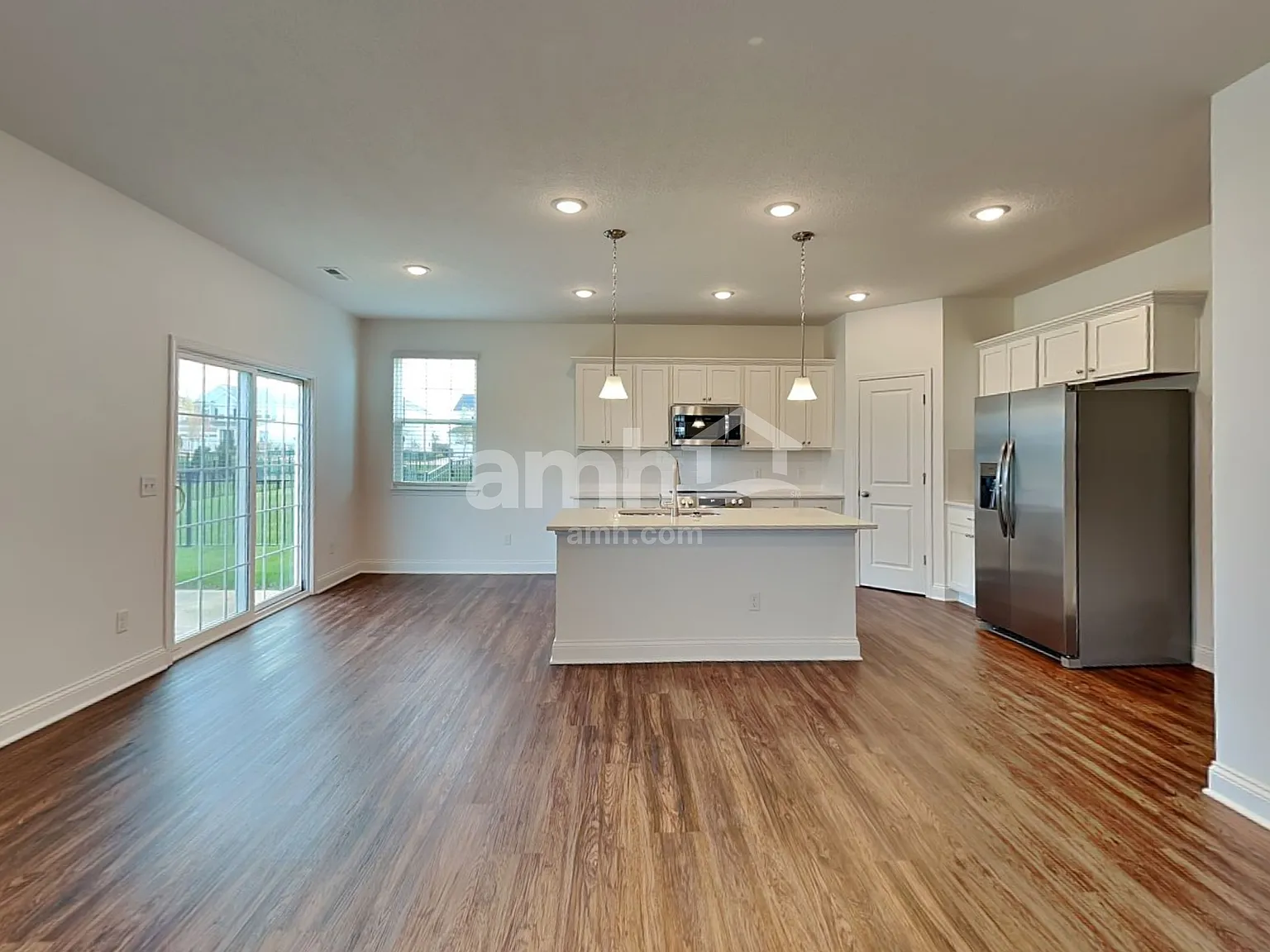 4 bed, 2.5 bath, 2297 sqft, $3,125 — Photo 4
