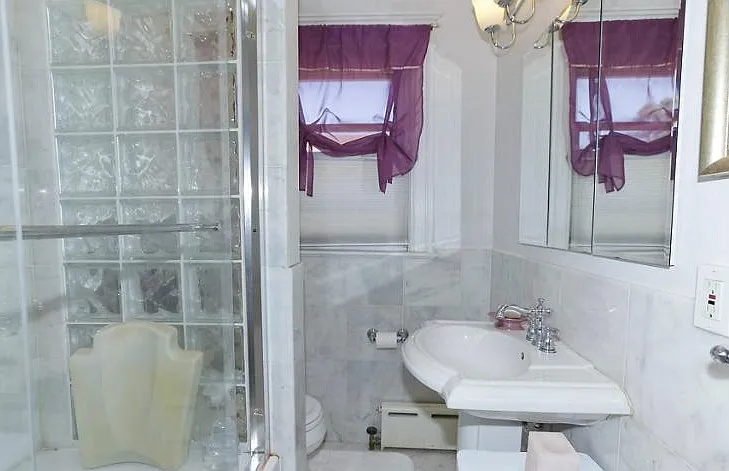 1318 Irving St NE — Photo 4