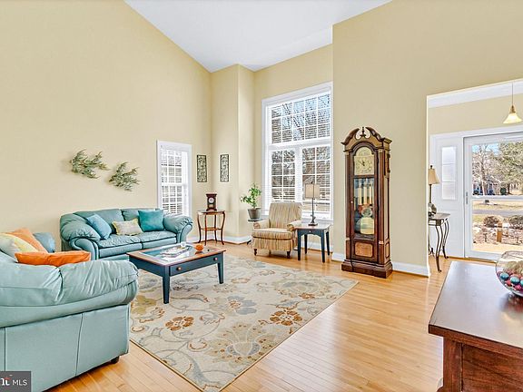 5th image of 88 Old Field Rd