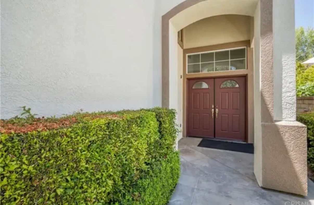 4 bed, 2170 sqft, $4,500 — Photo 2