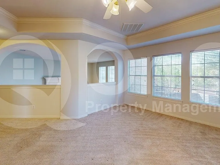 4513 Saint James Dr — Photo 18