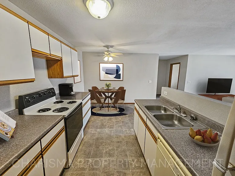 340 N Main Avenue — Photo 33