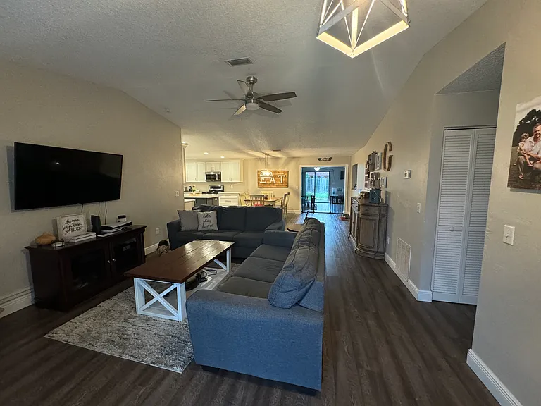 21 Banner Ln — Photo 2