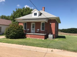 811 Ash St, Victoria, KS 67671