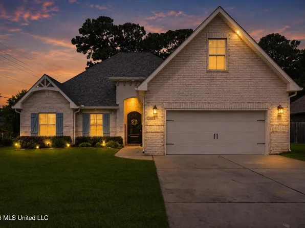 101 Spanish Cove Dr, Ocean Springs, MS 39564