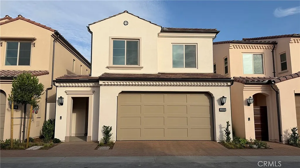 3 bed, 2.5 bath, 1493 sqft, $5,000 — Photo 1