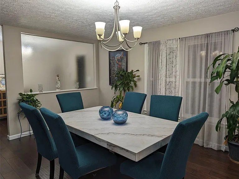 1303 Colony Dr — Photo 7