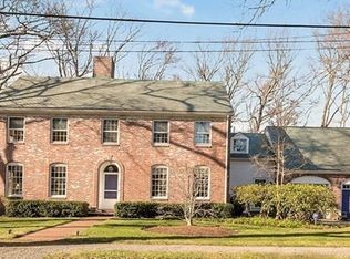 7 Cedar Rd, Chestnut Hill, MA 02467