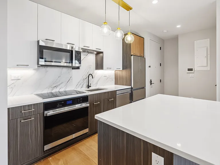 1890 Pelham Pkwy S #7C — Photo 9