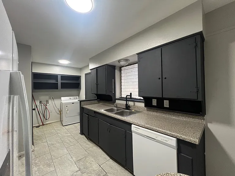 2405 Inadale Ave — Photo 9