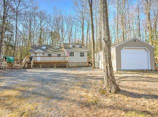 107 Chestnut Ln, Greentown, PA 18426