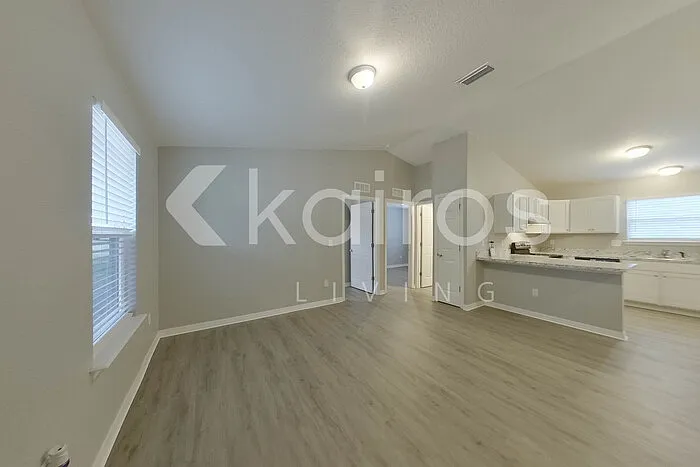 3 bed, 2.0 bath, 1003 sqft, $1,645 — Photo 4