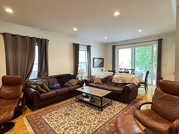 4th image of 221 I St #221