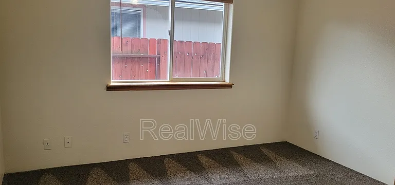 2210 SW Bridge St — Photo 17