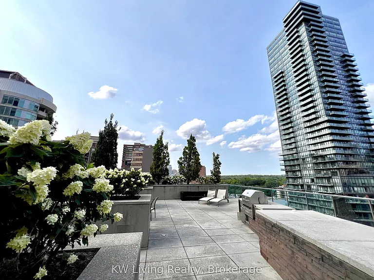 21 Scollard St #203 — Photo 24