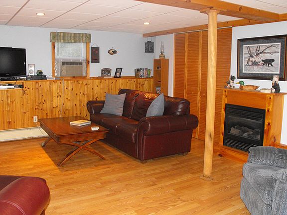 3rd image of 60 Bedford Dr