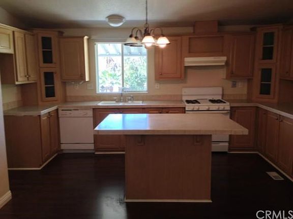 5th image of 32568 Crescent Ave