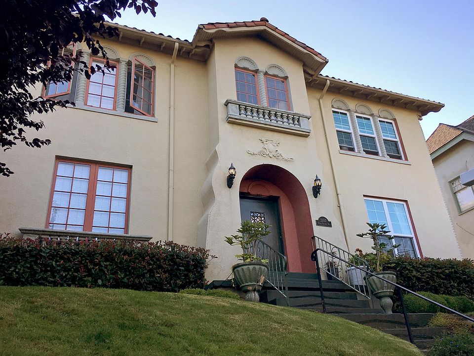 1926 Stucco building