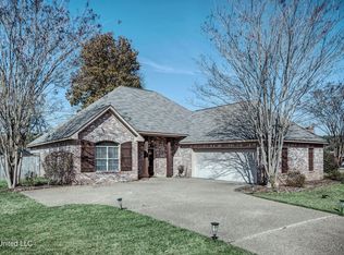 243 E Pinebrook Dr, Brandon, MS 39047