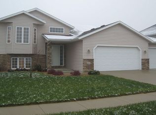 5235 Middlebrook Dr NW, Rochester, MN 55901