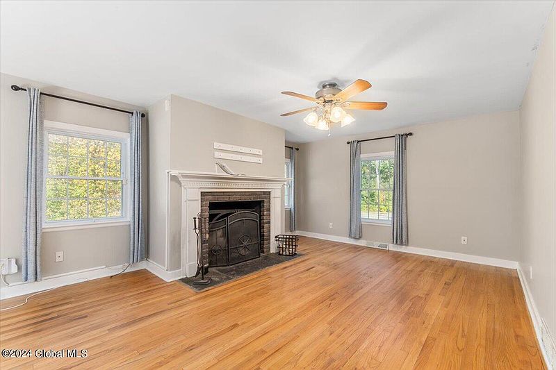 5th image of 1189 Mohawk Road