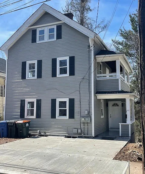 147 View St — Photo 1