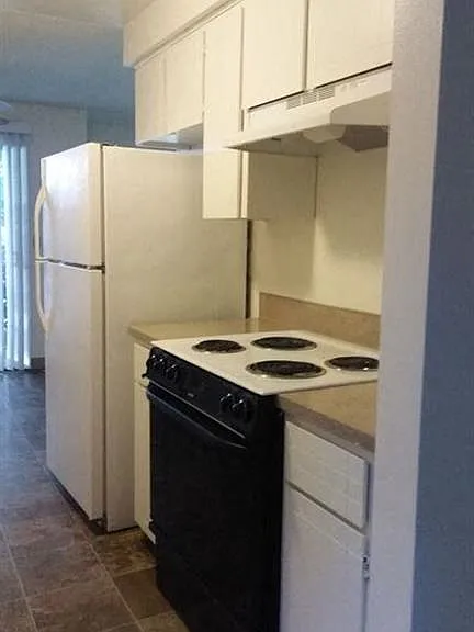 951 NE Linden Ave — Photo 1