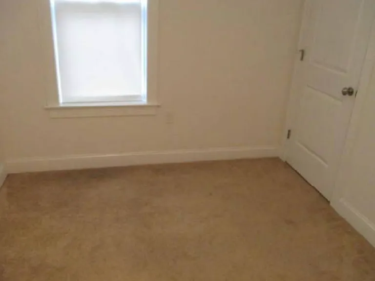2nd Floor: Den