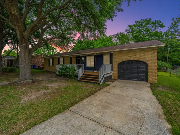 8460 Yorkshire Ln, North Charleston, SC 29406