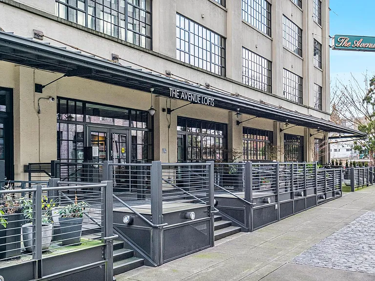 1400 NW Irving St #510 — Photo 33