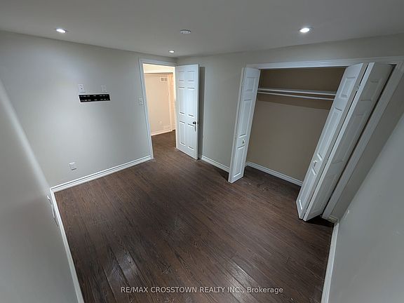 5th image of 44 Smyth Cres SW