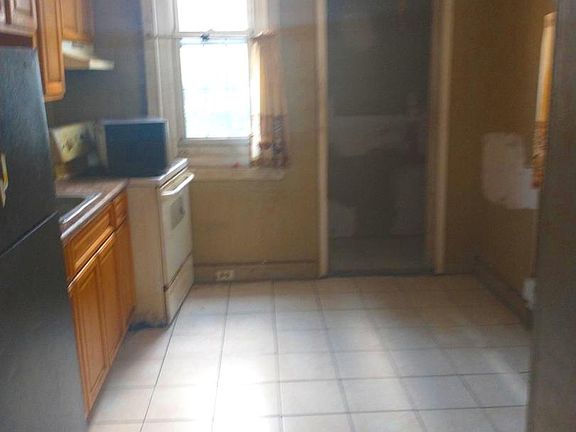 3rd image of 223 E Stella St #147