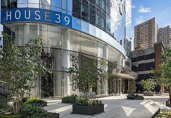 4th image of 225 E 39th St APT 23J