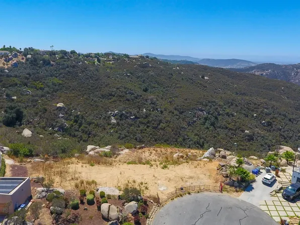 10011 Tall Oak Dr, Escondido, CA 92026
