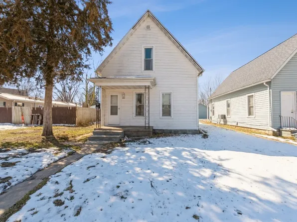 1037 10th St SE, Cedar Rapids, IA 52401