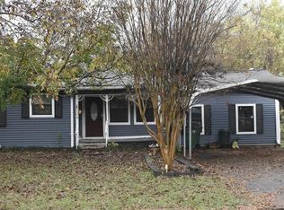 209 Ludolph St, Palestine, TX 75803