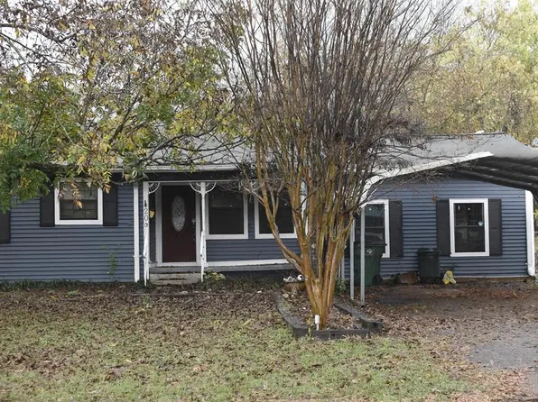 209 Ludolph St, Palestine, TX 75803