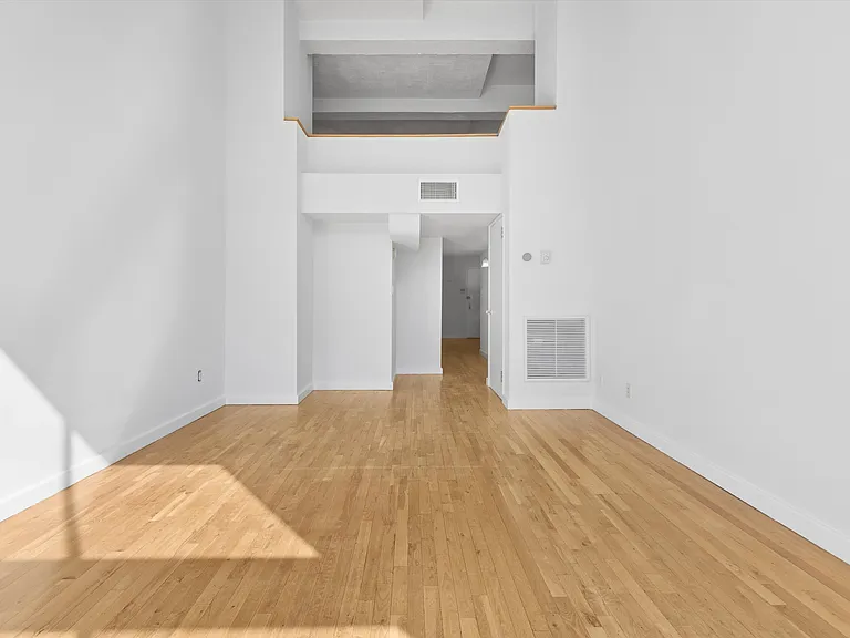 421 Hudson St #517 — Photo 12