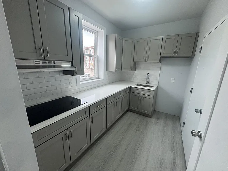 302 Harrison Ave #3 — Photo 1
