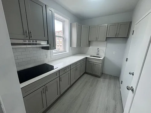 302 Harrison Ave #3 Photo 1