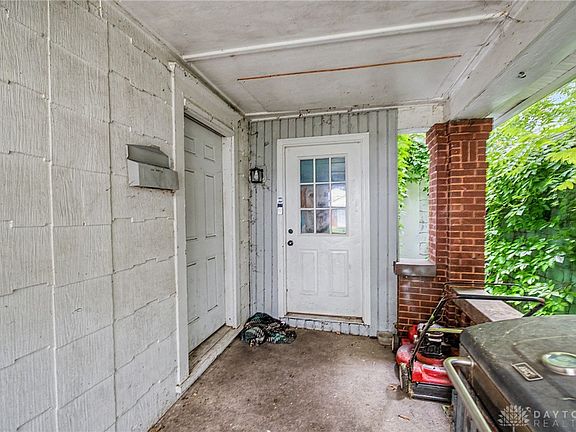 4th image of 533 Parrot St