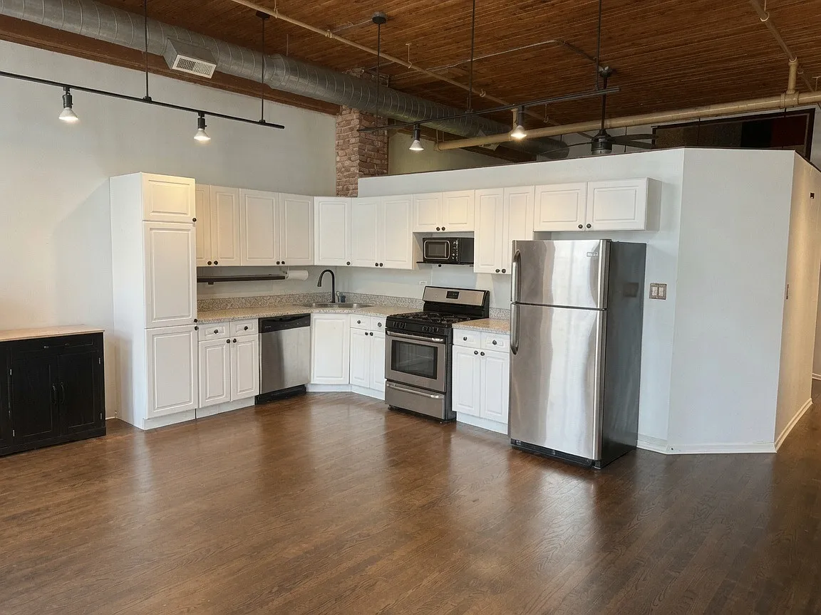 1 bed, 900 sqft, $2,250 — Photo 3