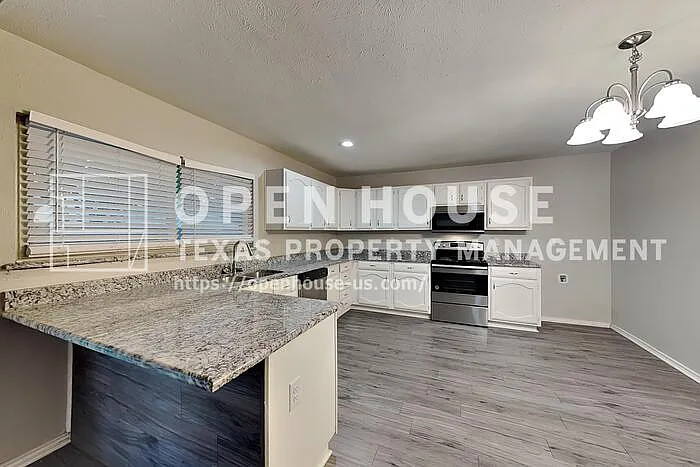 2611 Sprucewood Ln — Photo 5